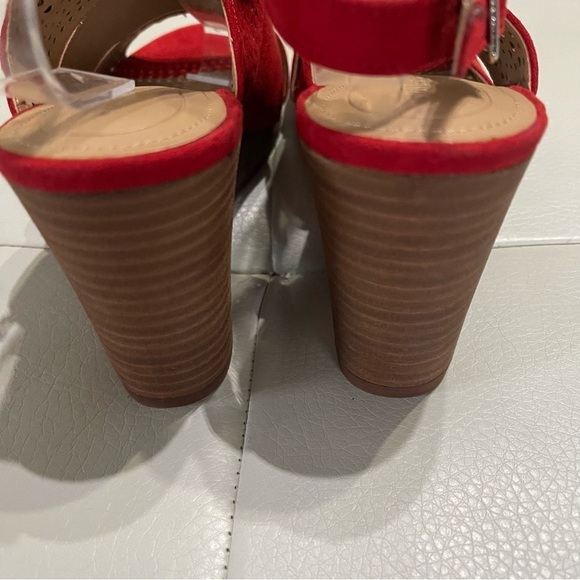 Violet & Red Evita Stitchfix wedge perforated sandals size 8.5 red brand new - Picture 6 of 11